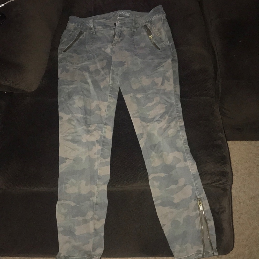 Old navy 6 camo camouflage  ankle zip pants capri